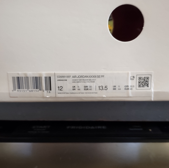 2019 Michael Jordan's 33SE SE color cement gray $175 OBO - Picture 3 of 12